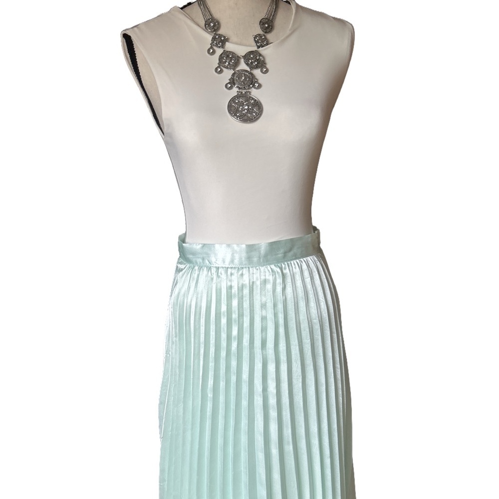 light green midi pleated skirt size 6 size M